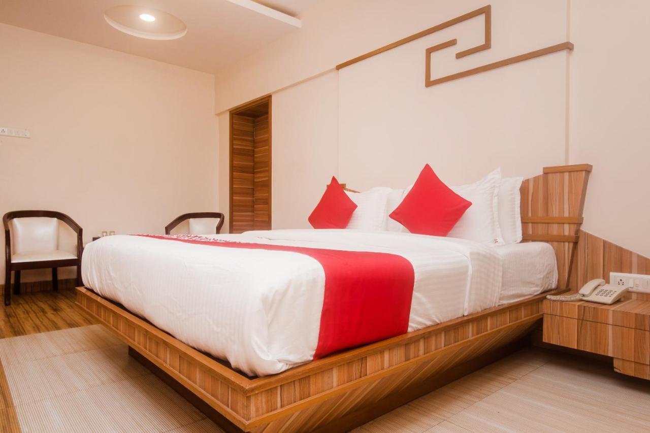 Vaccinated Staff - Capital O 13823 Hotel Praveen International Ulhasnagar Ngoại thất bức ảnh