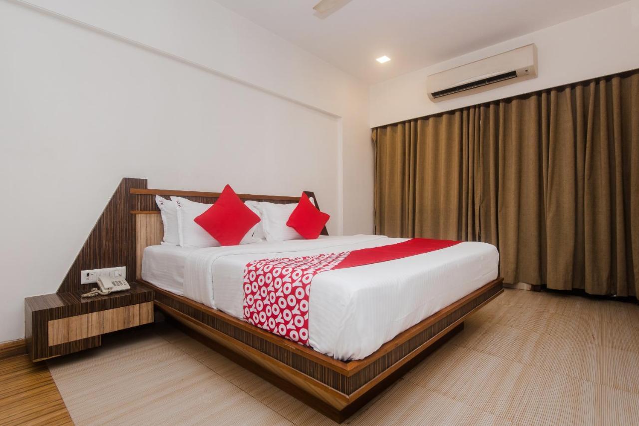 Vaccinated Staff - Capital O 13823 Hotel Praveen International Ulhasnagar Ngoại thất bức ảnh