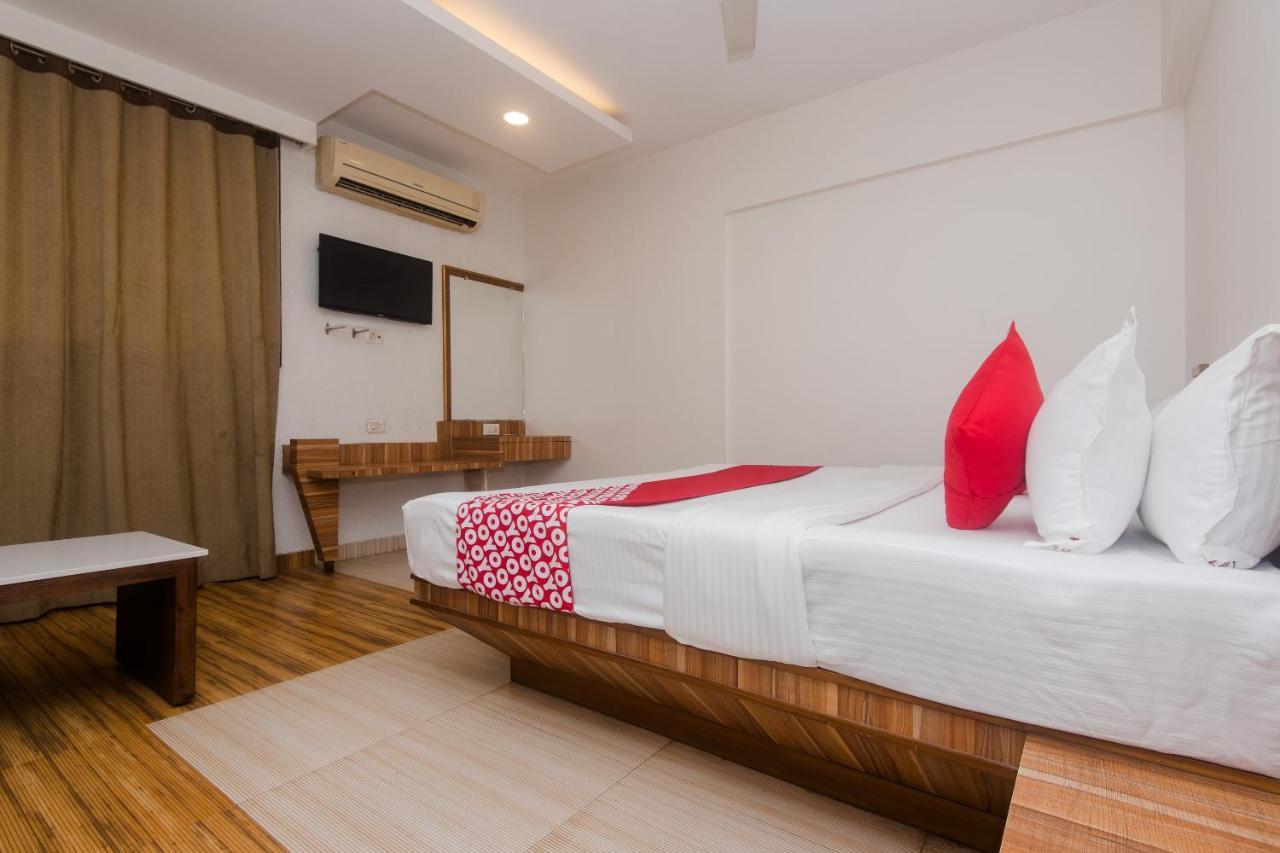 Vaccinated Staff - Capital O 13823 Hotel Praveen International Ulhasnagar Ngoại thất bức ảnh