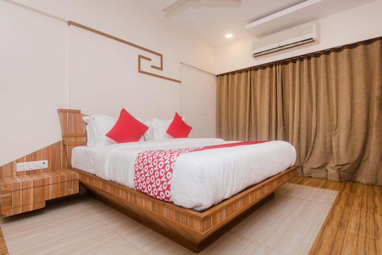 Vaccinated Staff - Capital O 13823 Hotel Praveen International Ulhasnagar Ngoại thất bức ảnh