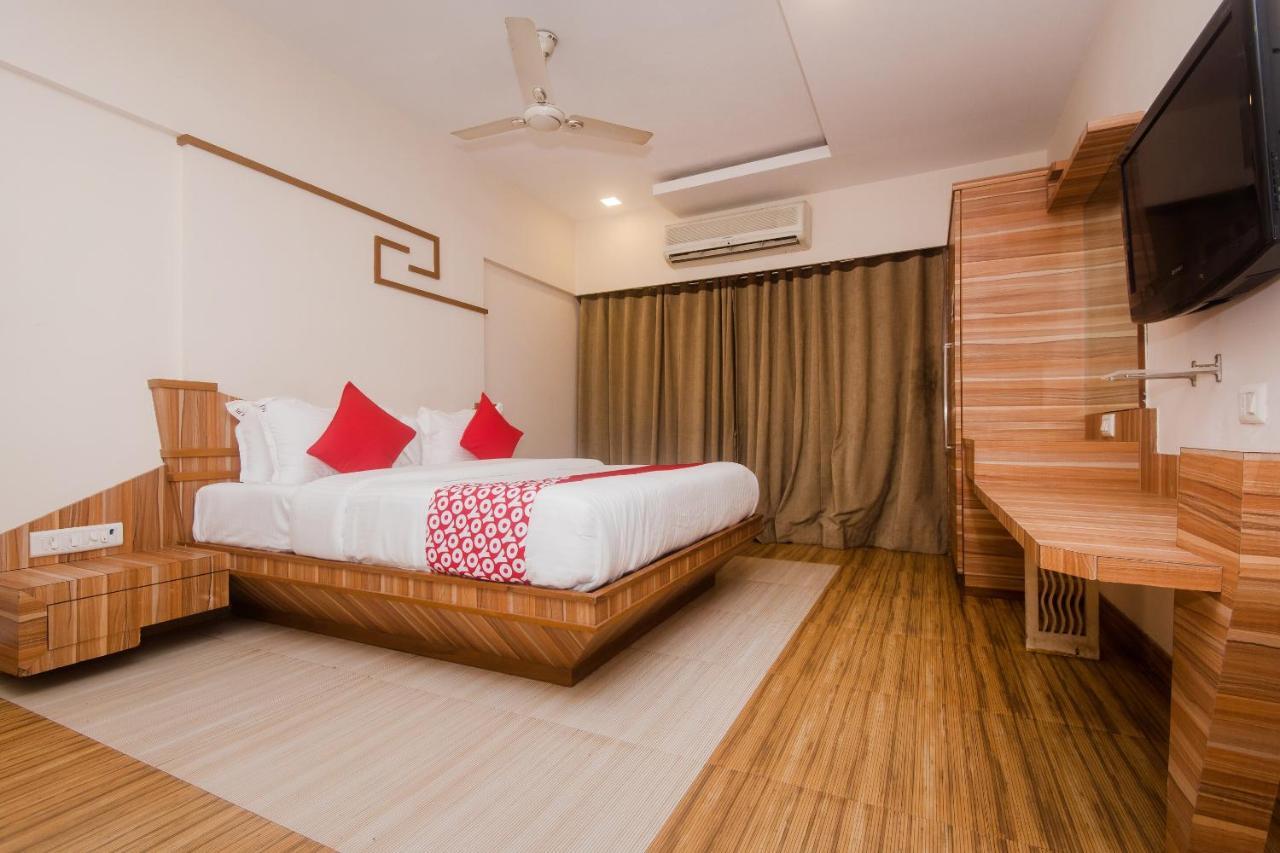 Vaccinated Staff - Capital O 13823 Hotel Praveen International Ulhasnagar Ngoại thất bức ảnh