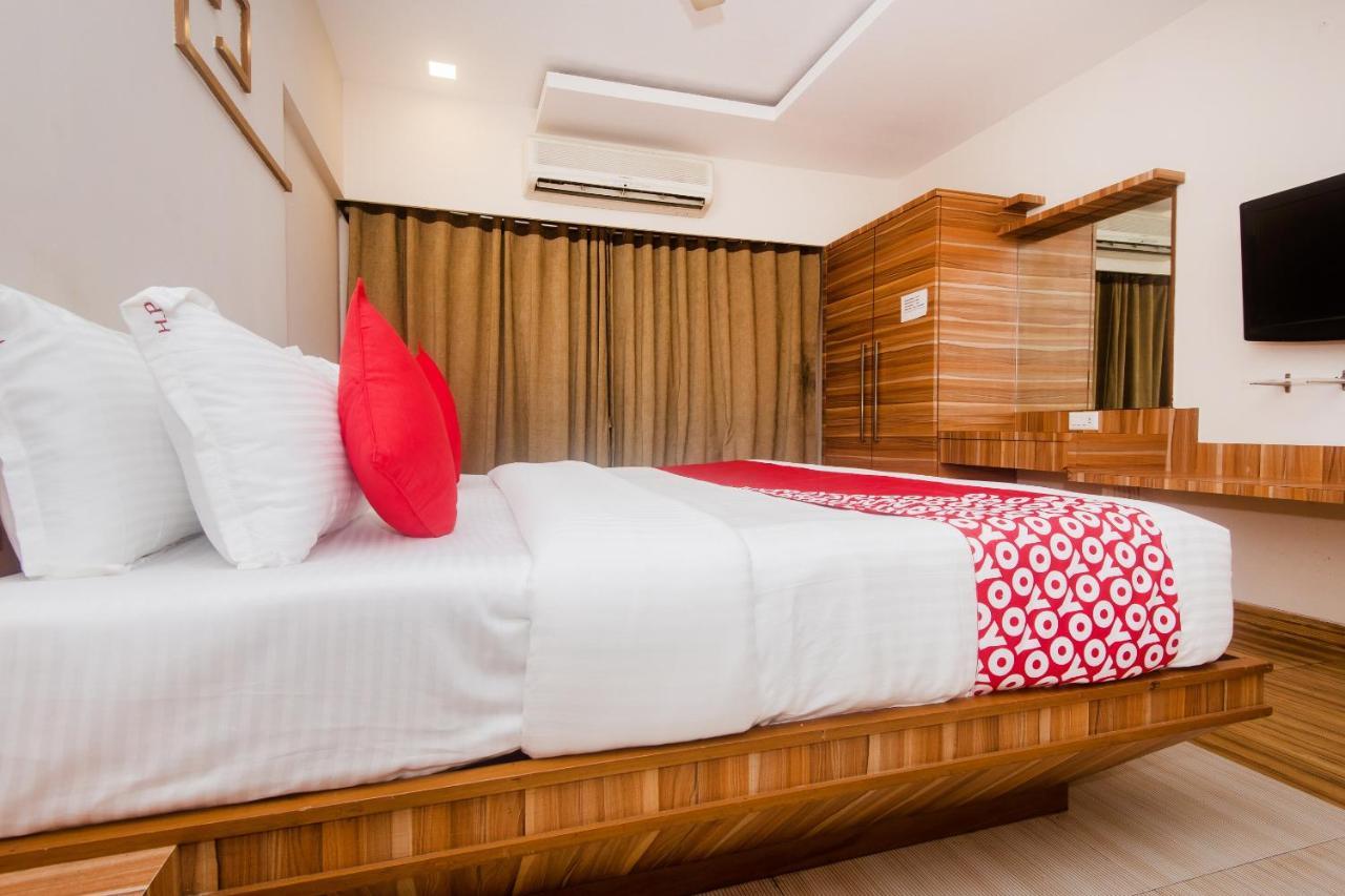Vaccinated Staff - Capital O 13823 Hotel Praveen International Ulhasnagar Ngoại thất bức ảnh
