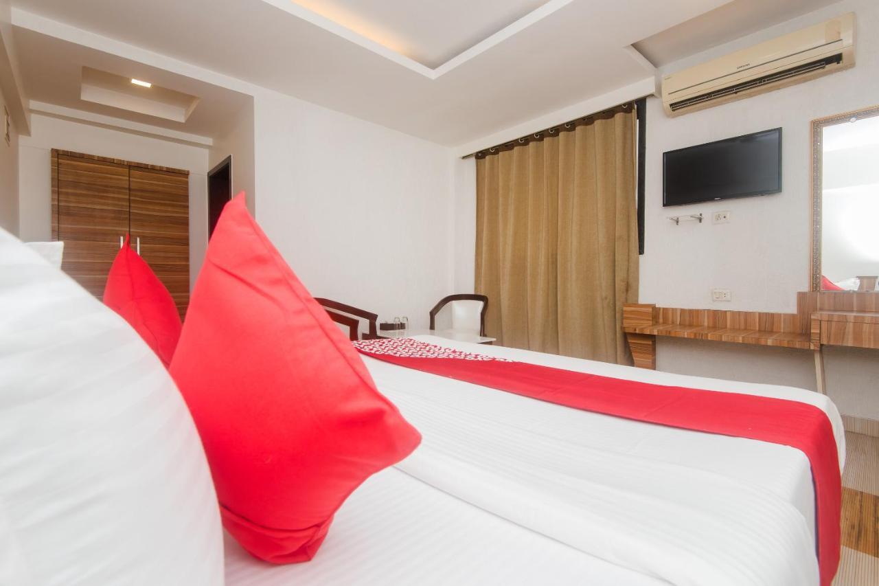 Vaccinated Staff - Capital O 13823 Hotel Praveen International Ulhasnagar Ngoại thất bức ảnh