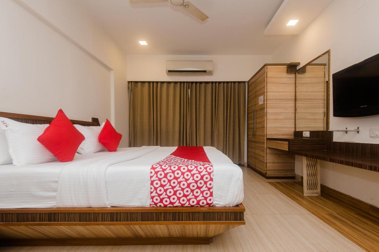 Vaccinated Staff - Capital O 13823 Hotel Praveen International Ulhasnagar Ngoại thất bức ảnh